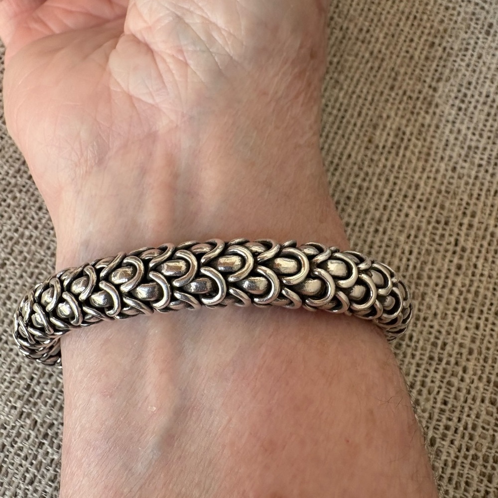 JOHN HARDY Intricate Silver and 18kt Gold Bracelet - Picture 6 of 15